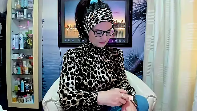 Snapshot of Mature4you44 chatting on 03-23-25, 08:59 Mature4you44 online show from 03-23-25, 08:59