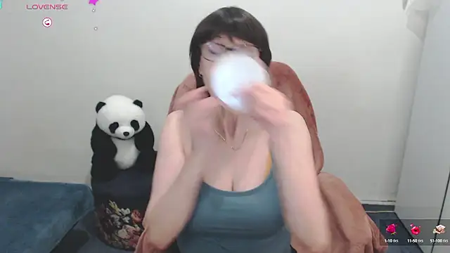 Snapshot of Ammillia chatting on 12-08-24, 08:30 Ammillia online show from 12-08-24, 08:30