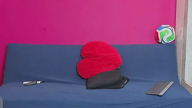 Young Strawberryy online show from 06-13-26, 09:29