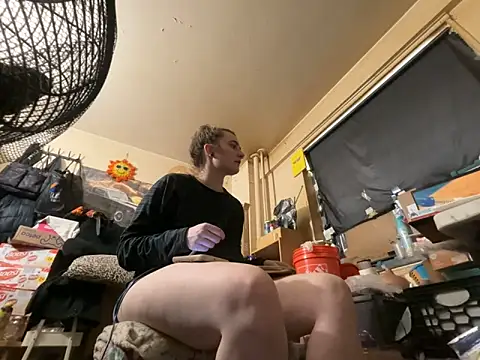 Snowbunnycake 131 online show from 05-05-26, 07:22