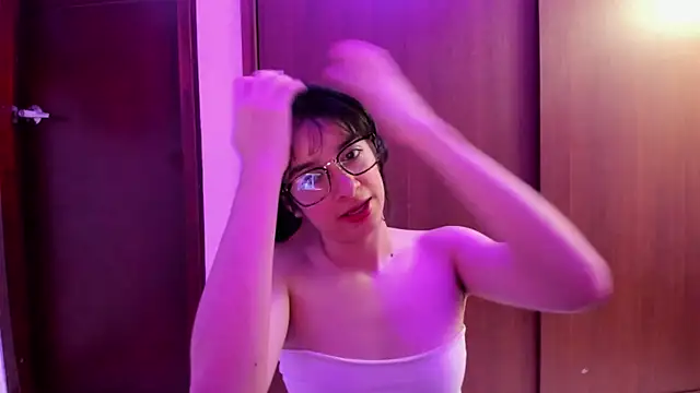 Snapshot of _Lunnaa_ chatting on 12-30-24, 05:04  Lunnaa  online show from 12-30-24, 05:04