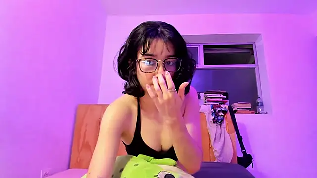 Snapshot of _Lunnaa_ chatting on 01-13-25, 03:01  Lunnaa  online show from 01-13-25, 03:01