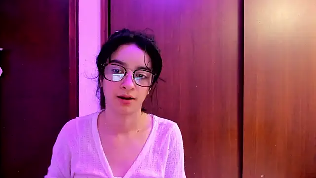 Snapshot of _Lunnaa_ chatting on 02-03-25, 04:25  Lunnaa  online show from 02-03-25, 04:25