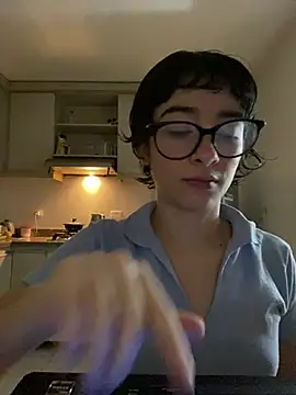 Snapshot of _Lunnaa_ chatting on 04-28-26, 01:59 Lunnaa online show from 04-28-26, 01:59