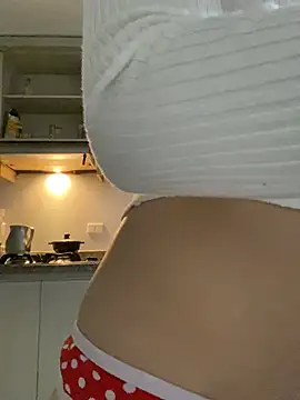 Snapshot of _Lunnaa_ chatting on 05-15-26, 11:01 Lunnaa online show from 05-15-26, 11:01