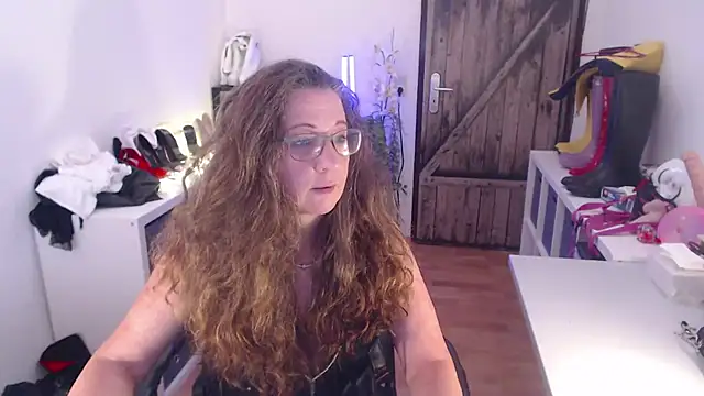 Snapshot of GeilesLuder75 chatting on 05-14-26, 08:43 GeilesLuder75 online show from 05-14-26, 08:43