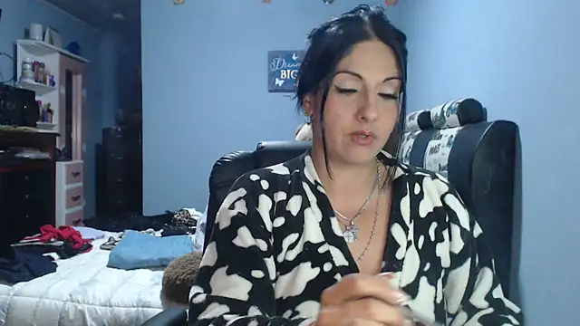 Snapshot of sahtlove1 chatting on 06-23-26, 01:14 sahtlove1 online show from 06-23-26, 01:14