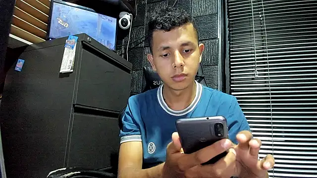 boy bigcock24cm online show from 07-12-26, 12:12