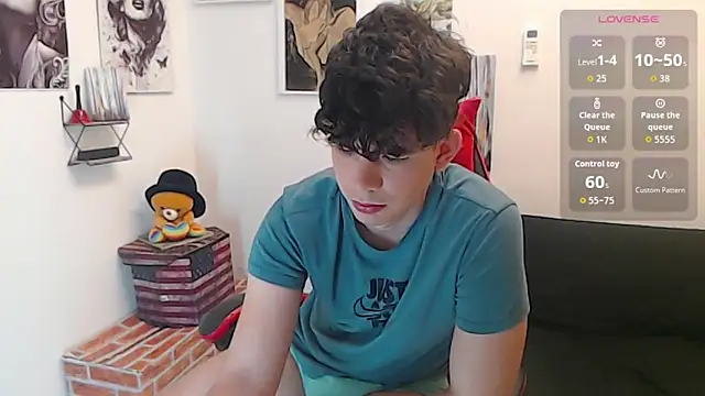 Snapshot of Oliverboy- chatting on 06-15-26, 11:29 Oliverboy- online show from 06-15-26, 11:29