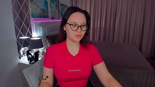 EsterLogan online show from 01-24-25, 06:03