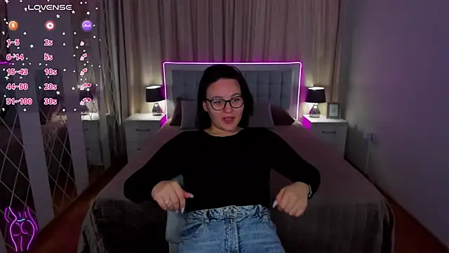 EsterLogan online show from 09-26-25, 10:30