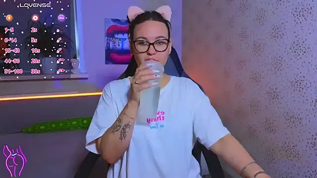 EsterLogan online show from 09-28-25, 11:48