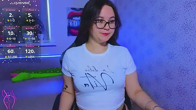 EsterLogan online show from 10-24-25, 09:17