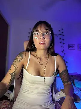 LunaXuan online show from 03-05-26, 03:46