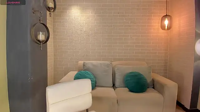 NiaHolland online show from 10-25-25, 08:25