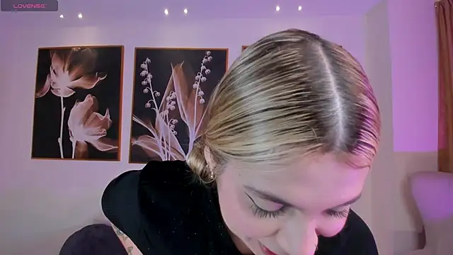 NiaHolland online show from 02-01-26, 05:55