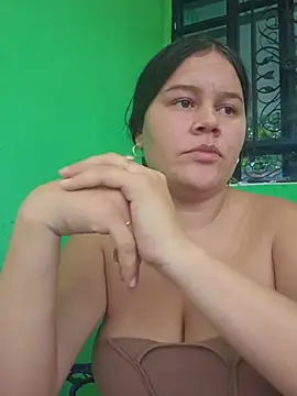 Snapshot of sweet_lucia chatting on 07-16-26, 11:00 sweet lucia online show from 07-16-26, 11:00