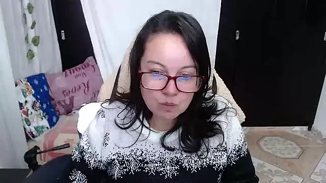 Sonialorens  online show from 12-17-24, 02:55