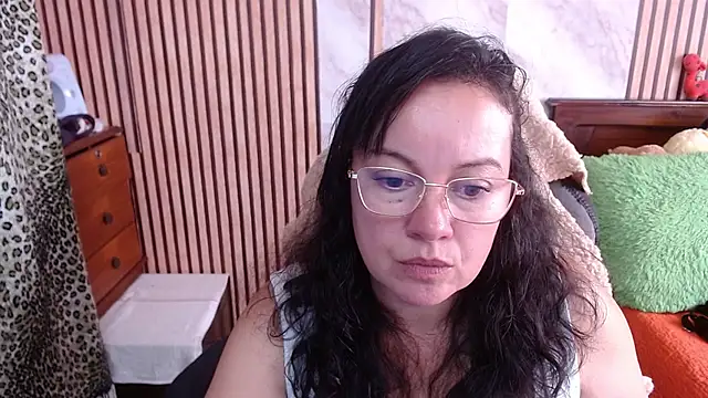 Sonialorens  online show from 09-22-25, 04:53