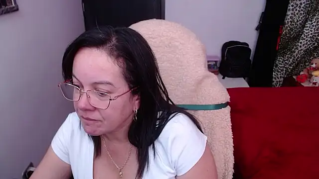 Sonialorens  online show from 11-10-25, 09:47