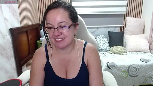 Sonialorens  online show from 06-07-26, 11:08
