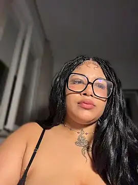 Snapshot of IamSashaLuv chatting on 05-09-26, 12:05 IamSashaLuv online show from 05-09-26, 12:05