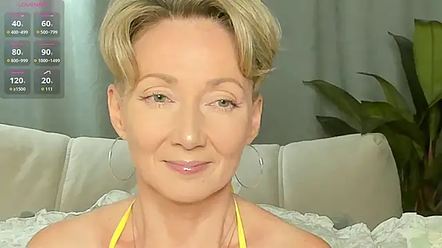 Snapshot of AkexandraFix chatting on 05-19-26, 02:01 AkexandraFix online show from 05-19-26, 02:01