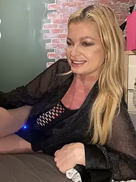 Snapshot of Lisavontease chatting on 09-28-25, 03:28 Lisavontease online show from 09-28-25, 03:28