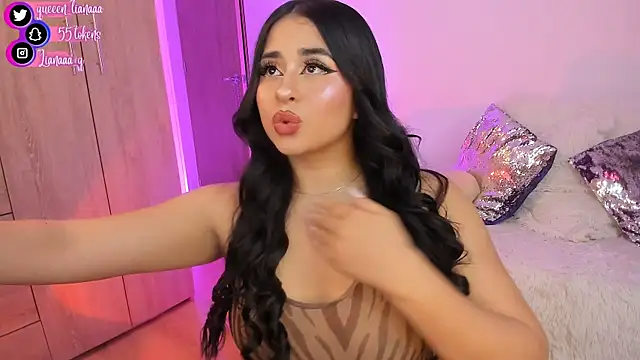 Snapshot of Queen_liana chatting on 02-19-25, 06:11 Queen liana online show from 02-19-25, 06:11