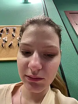 MaryHiggins online show from 11-12-25, 01:22