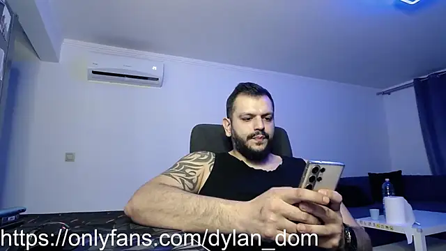 dyllan dom  online show from 03-12-26, 11:11