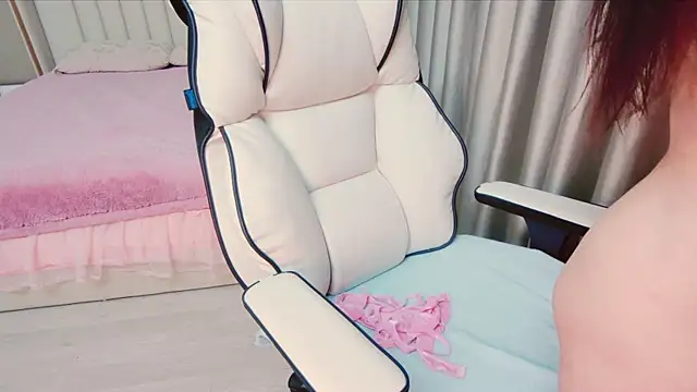 Snapshot of Girl__Funny chatting on 12-26-24, 05:08 Girl  Funny online show from 12-26-24, 05:08