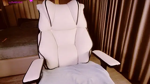 Snapshot of Girl__Funny chatting on 09-29-25, 05:51 Girl  Funny online show from 09-29-25, 05:51