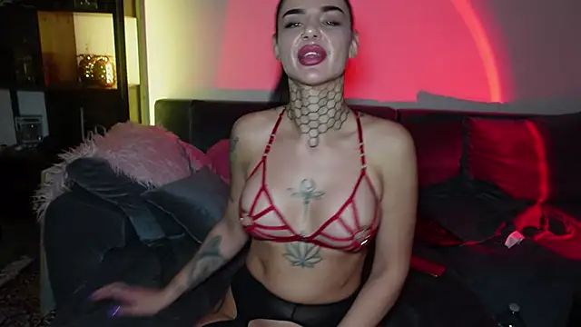 LexiCoco online show from 01-16-25, 06:59