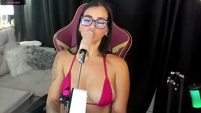 LauraColour online show from 02-05-26, 12:26