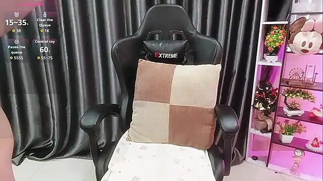 Yuki-yio online show from 10-26-25, 12:49