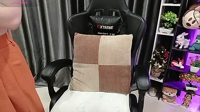 Yuki-yio online show from 04-17-26, 01:19