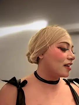 Snapshot of seraphine23 chatting on 10-11-25, 06:01 seraphine23 online show from 10-11-25, 06:01