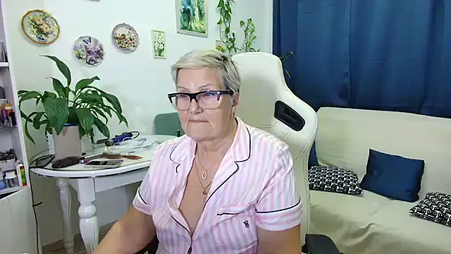 Selenna57 online show from 12-19-25, 07:10