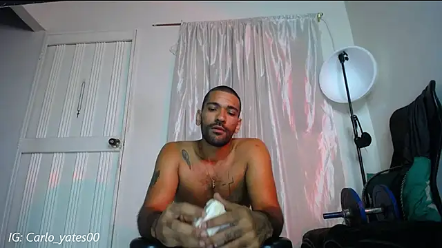 Snapshot of Carlo_yates chatting on 01-26-25, 08:57 Carlo yates online show from 01-26-25, 08:57