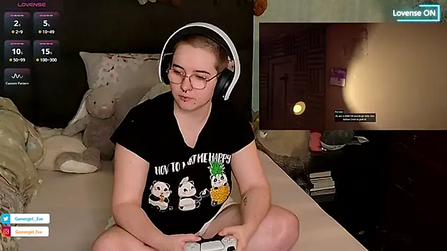 Snapshot of GamerGirl_Eve chatting on 03-21-25, 07:13 GamerGirl Eve online show from 03-21-25, 07:13