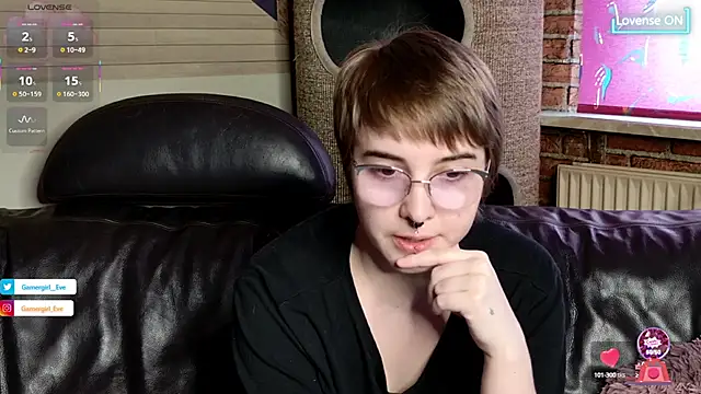 Snapshot of GamerGirl_Eve chatting on 09-24-25, 03:59 GamerGirl Eve online show from 09-24-25, 03:59