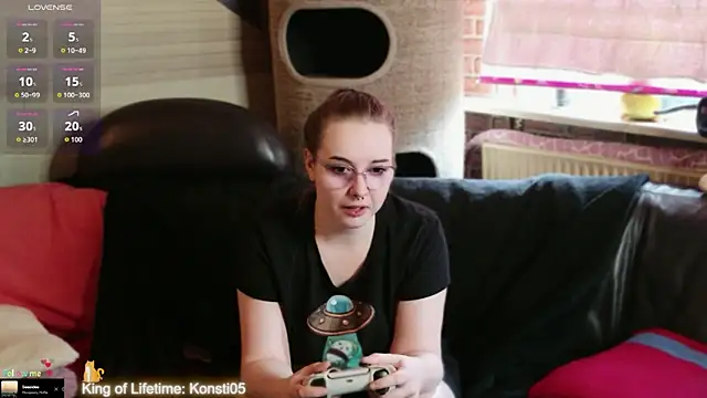 Snapshot of GamerGirl_Eve chatting on 06-14-26, 05:04 GamerGirl Eve online show from 06-14-26, 05:04