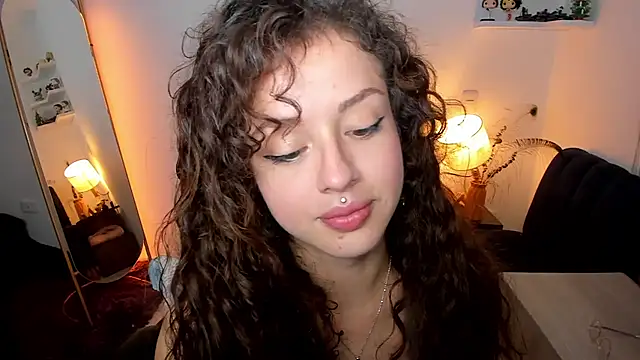 Cassandra Caiin online show from 04-21-26, 04:30