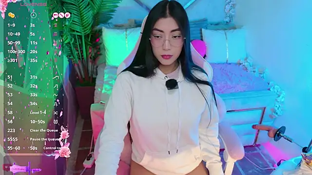 Snapshot of shanon- chatting on 03-18-26, 09:07 shanon- online show from 03-18-26, 09:07
