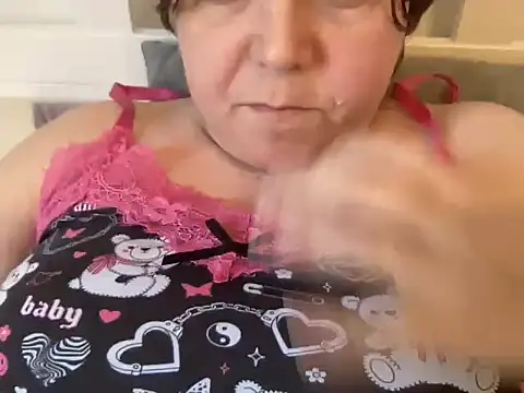 Snapshot of ParisNova chatting on 12-31-24, 05:29 ParisNova online show from 12-31-24, 05:29