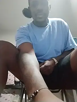 Snapshot of Makeyoucumallover chatting on 11-10-25, 03:27 Makeyoucumallover online show from 11-10-25, 03:27