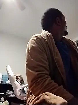 Snapshot of Makeyoucumallover chatting on 11-29-25, 06:16 Makeyoucumallover online show from 11-29-25, 06:16