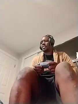 Snapshot of Makeyoucumallover chatting on 12-05-25, 03:15 Makeyoucumallover online show from 12-05-25, 03:15