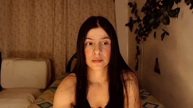 Estefani 32 online show from 10-31-25, 03:35